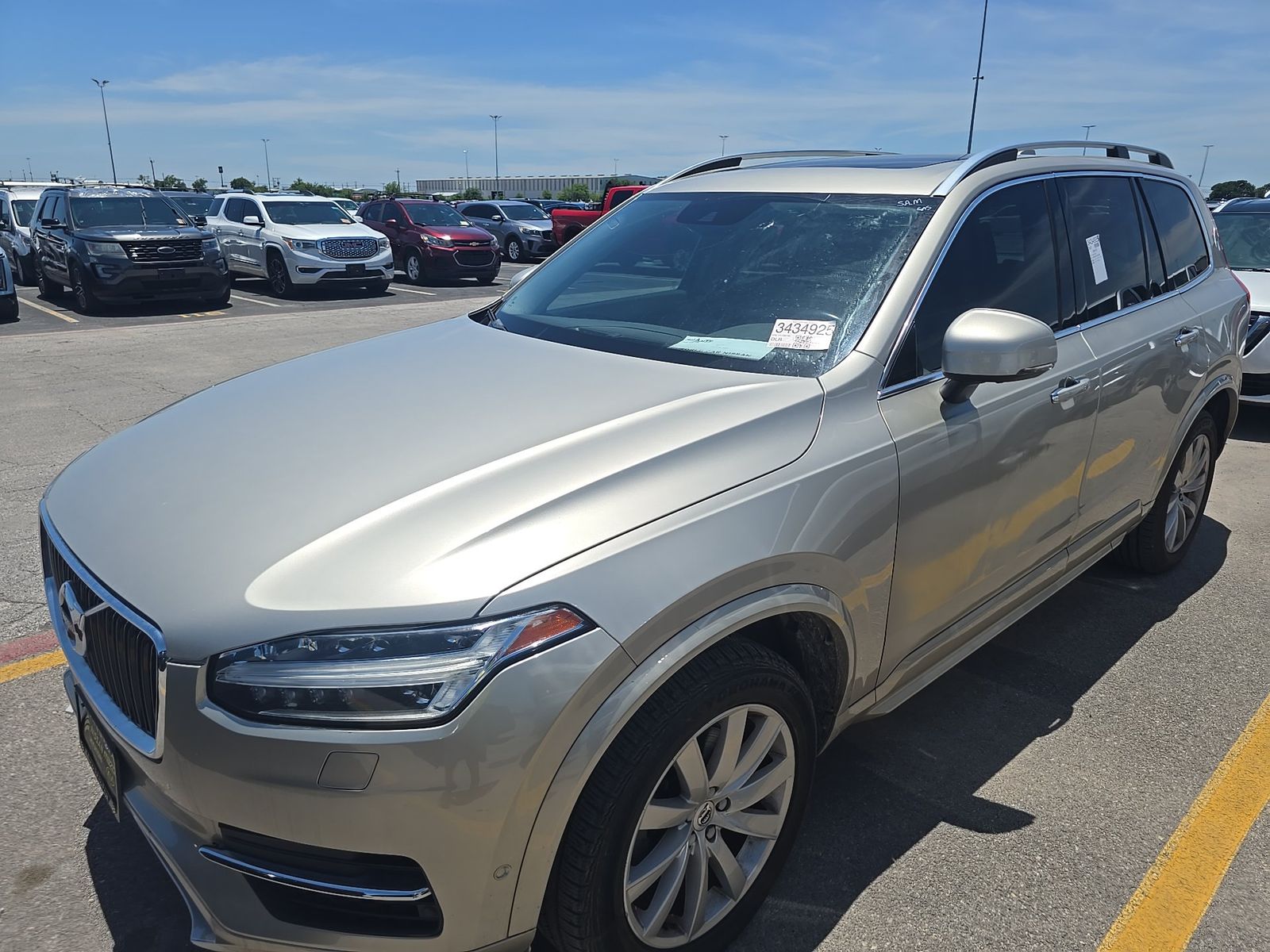 2017 Volvo XC90 T6 Momentum AWD