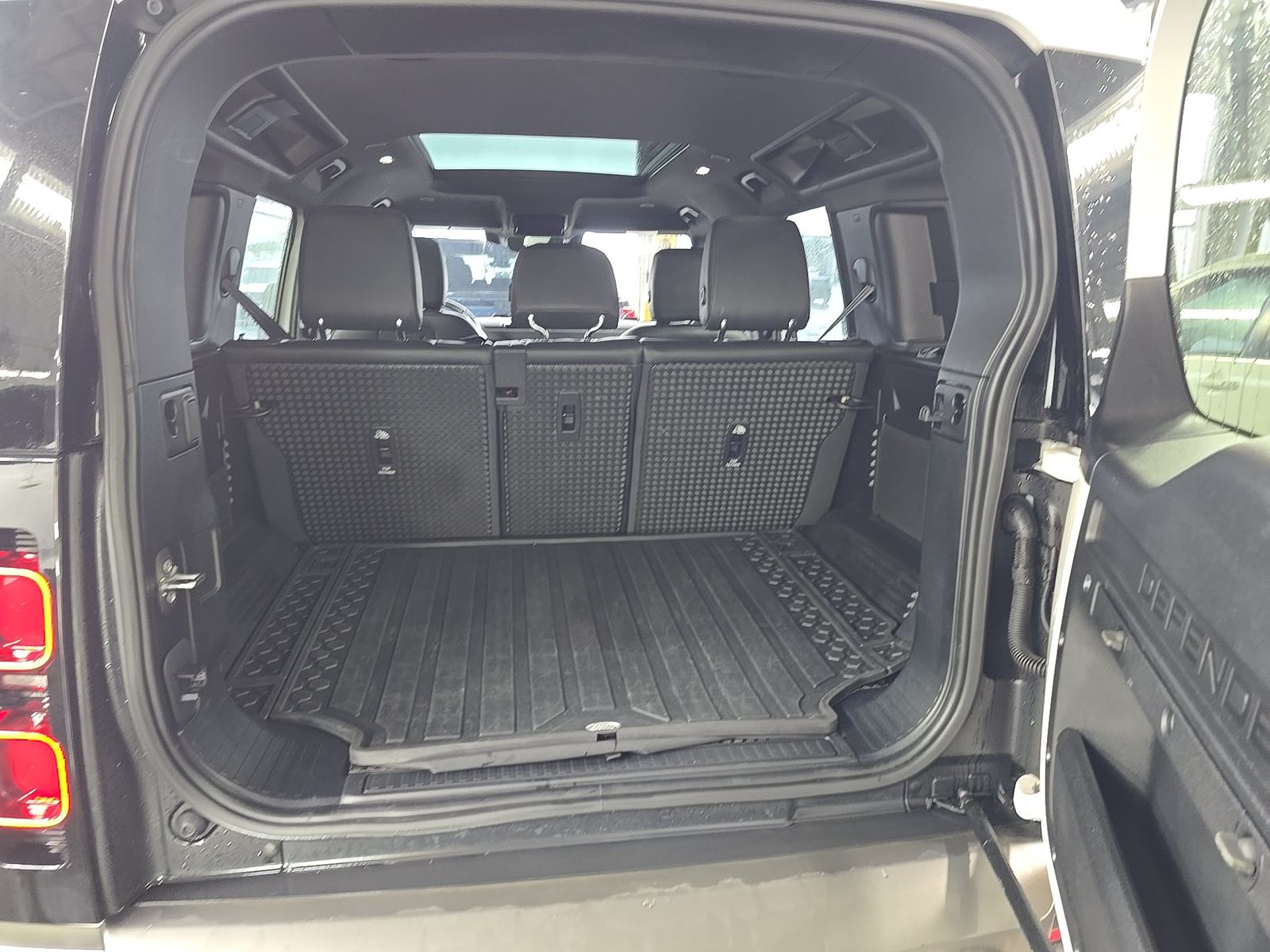 2022 Land Rover Defender 110 X-Dynamic SE AWD