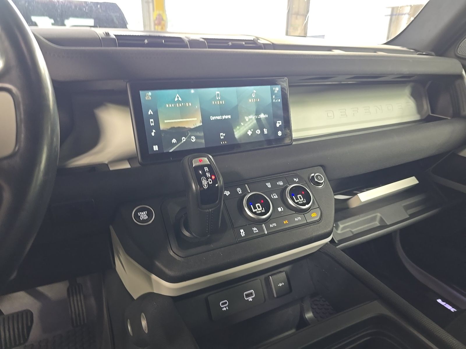 2022 Land Rover Defender 110 X-Dynamic SE AWD