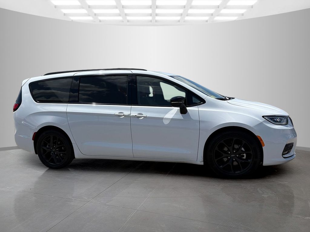 2025 Chrysler Pacifica Limited FWD