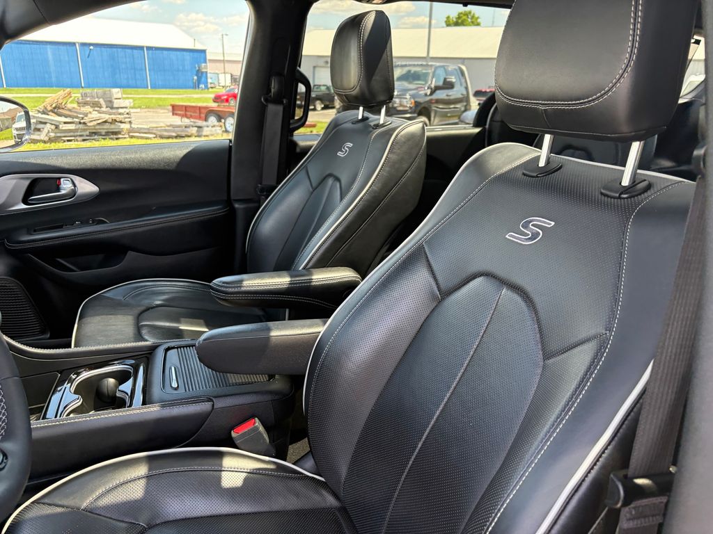 2025 Chrysler Pacifica Limited FWD