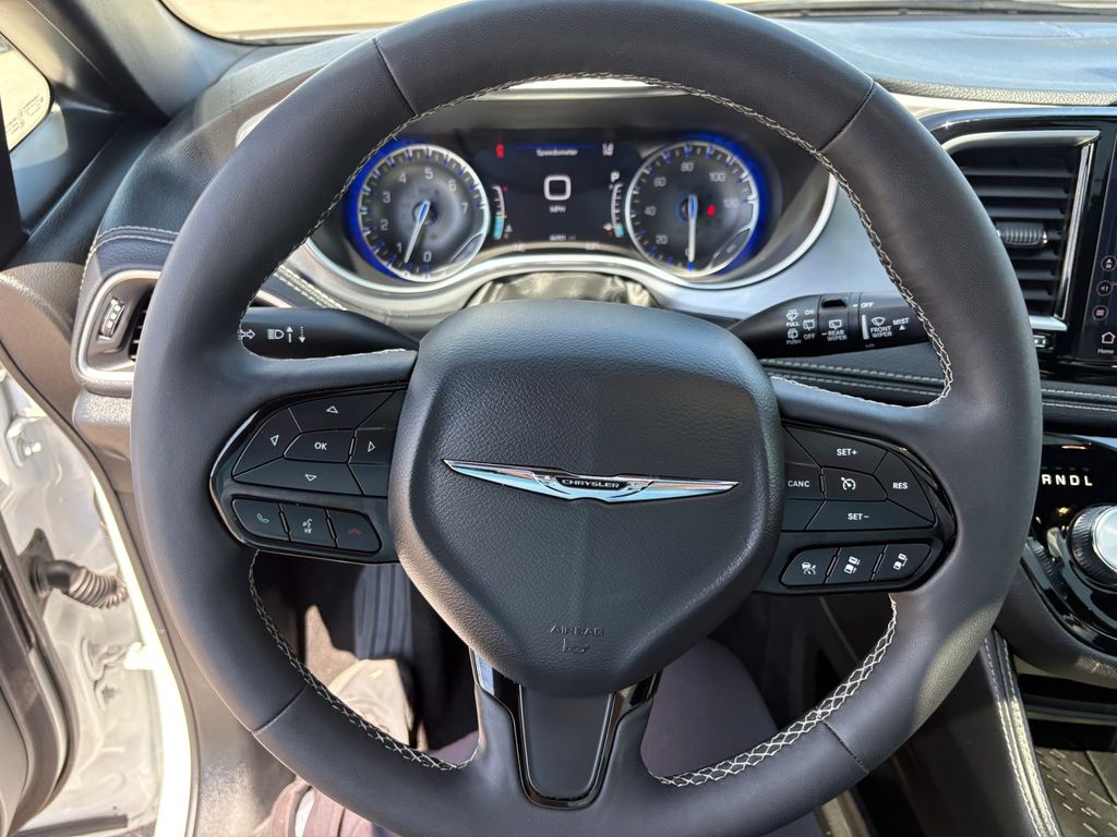 2025 Chrysler Pacifica Limited FWD