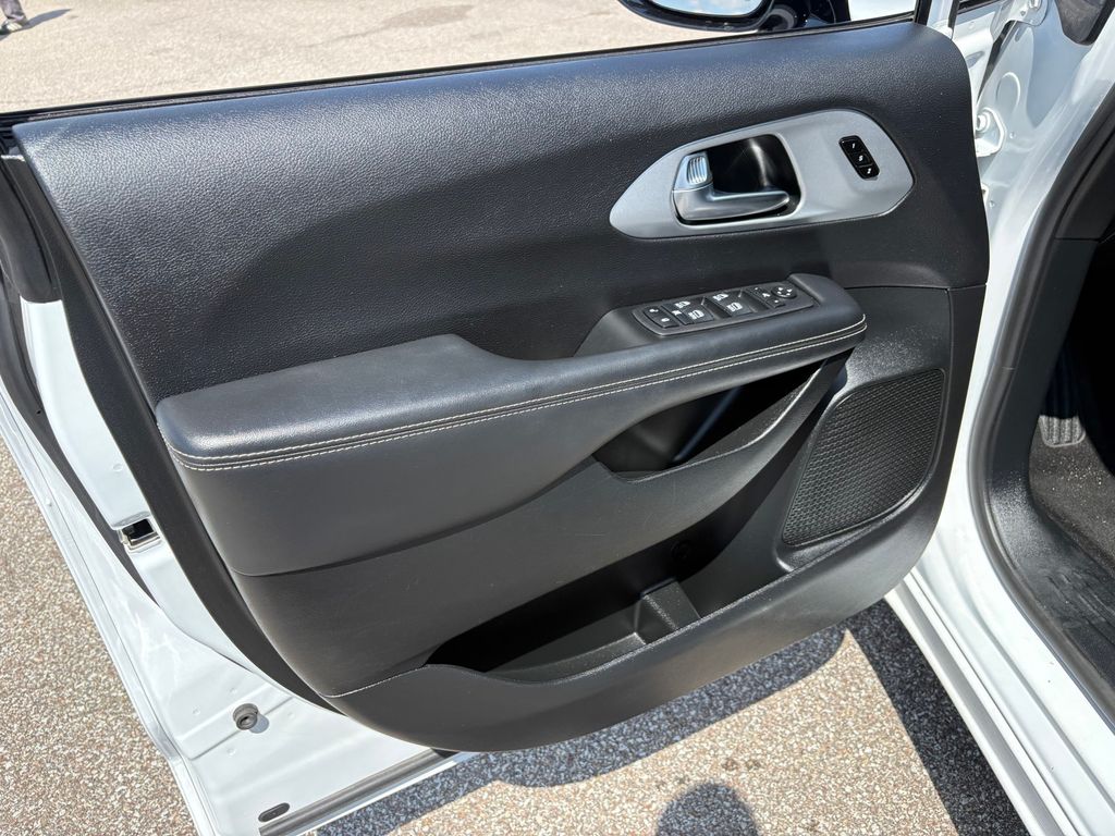 2025 Chrysler Pacifica Limited FWD