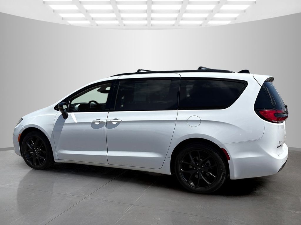 2025 Chrysler Pacifica Limited FWD