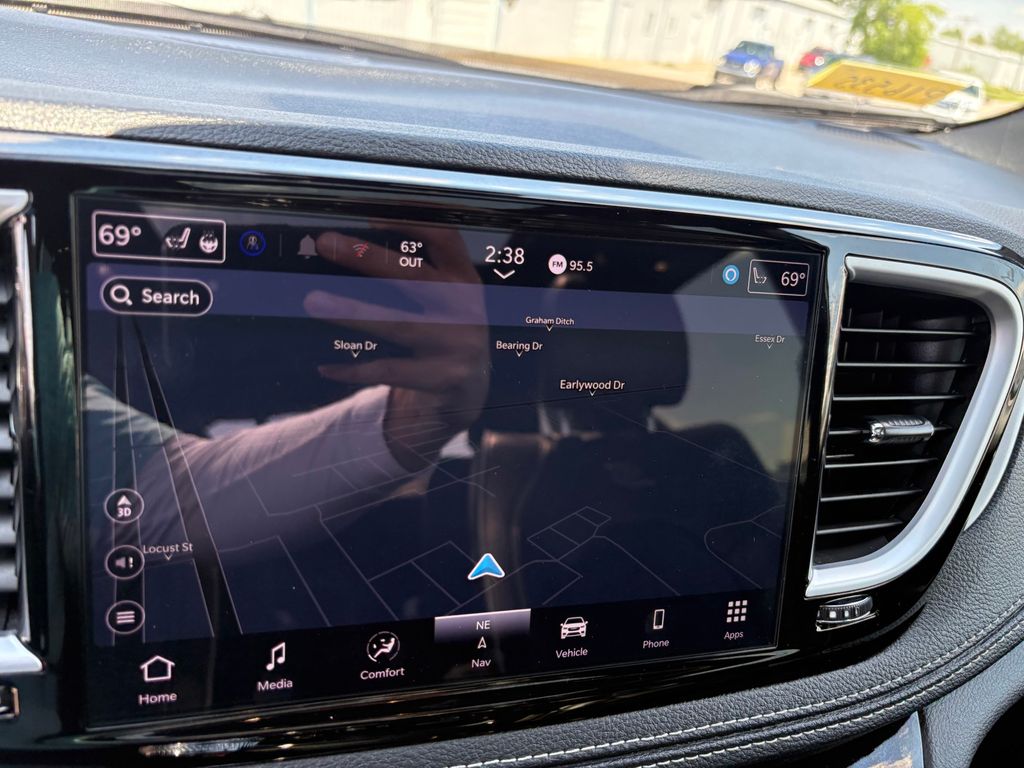2025 Chrysler Pacifica Limited FWD