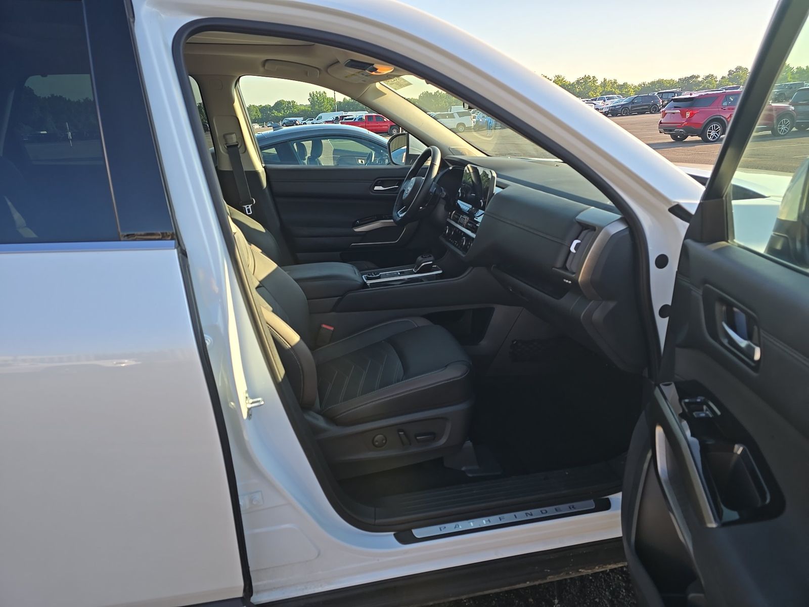 2025 Nissan Pathfinder Platinum AWD
