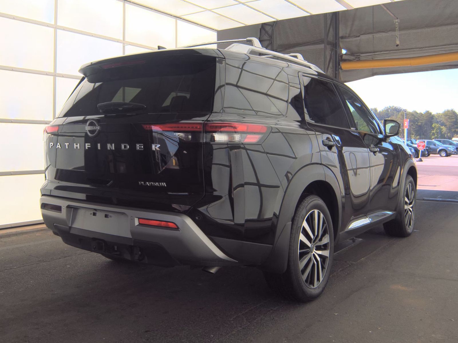2025 Nissan Pathfinder Platinum FWD