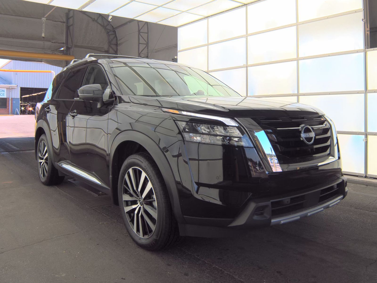 2025 Nissan Pathfinder Platinum FWD