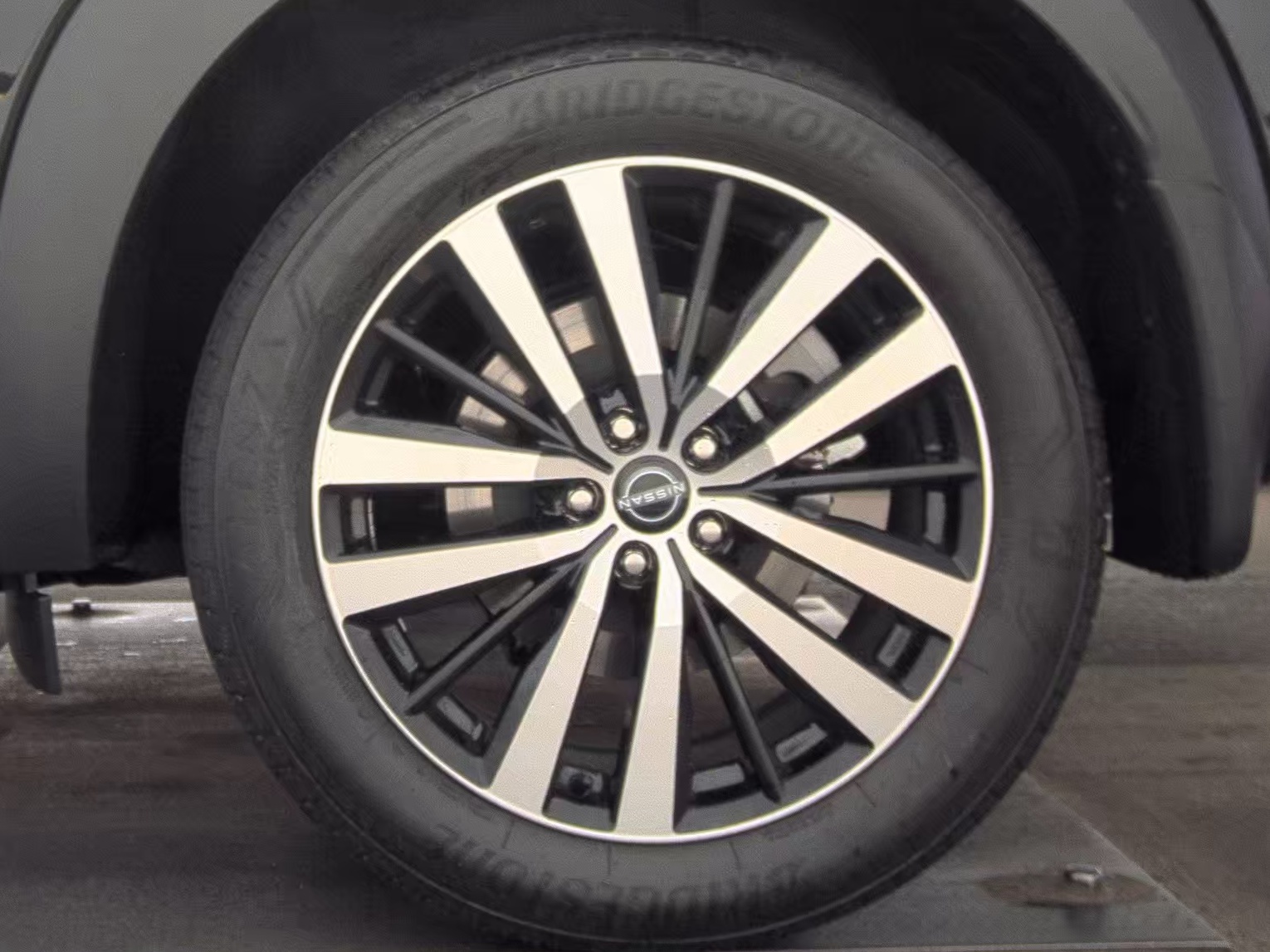 2025 Nissan Pathfinder Platinum FWD