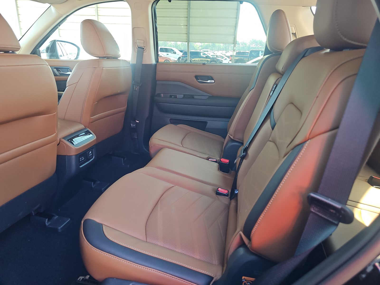 2025 Nissan Pathfinder Platinum FWD