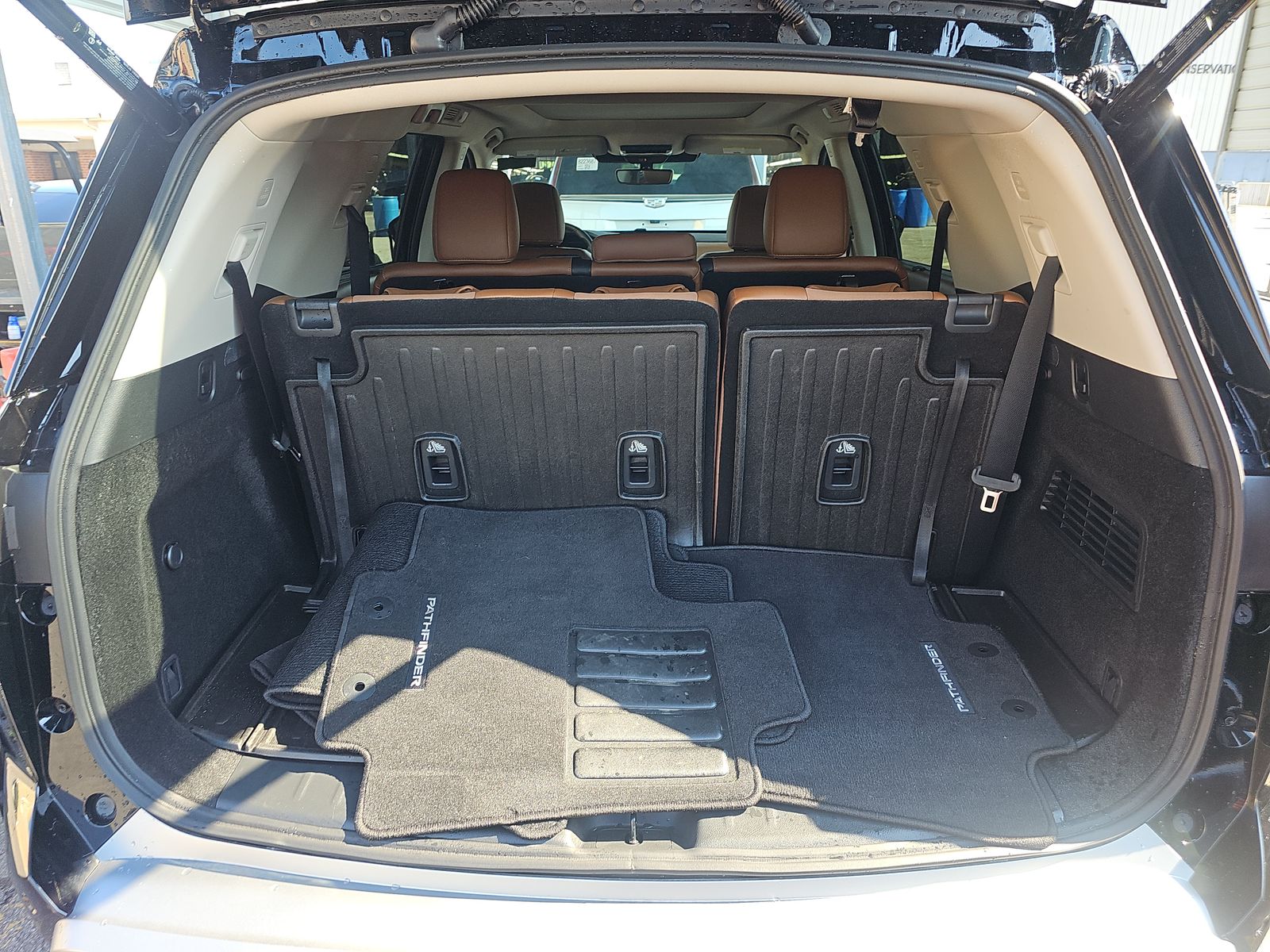 2025 Nissan Pathfinder Platinum FWD