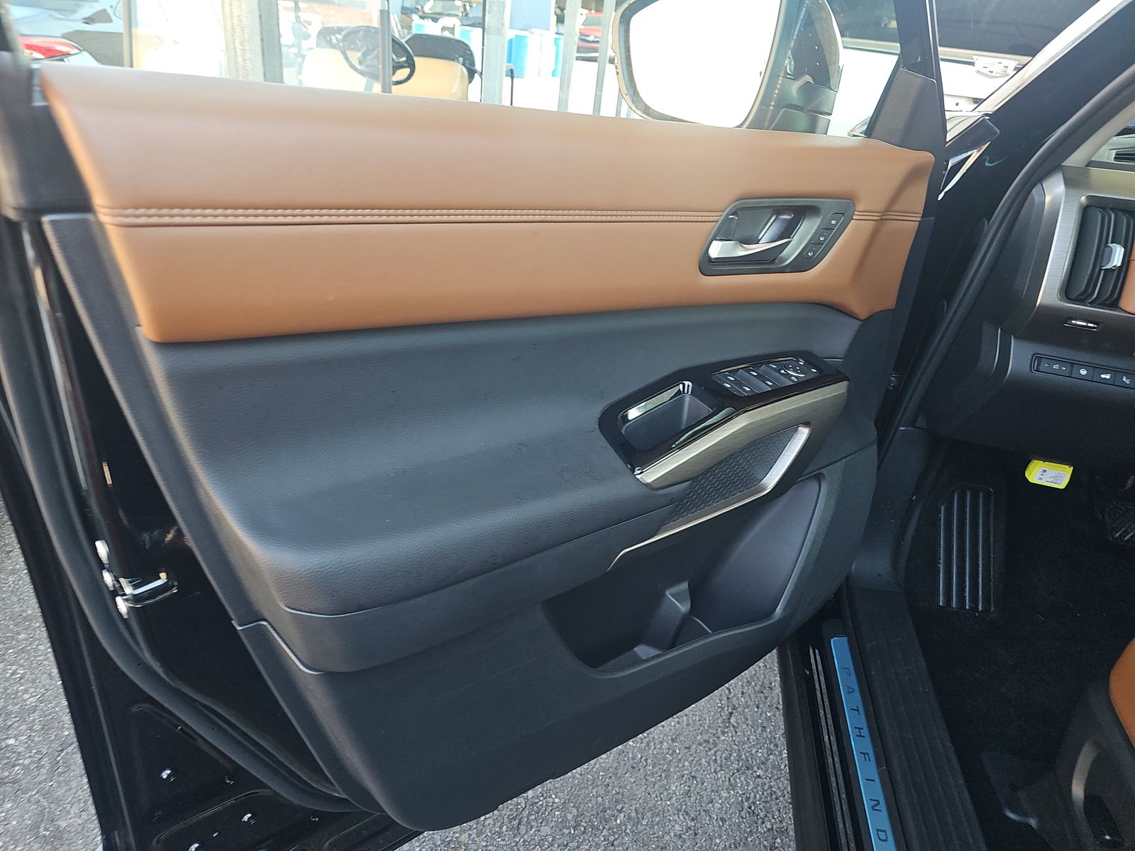 2025 Nissan Pathfinder Platinum FWD