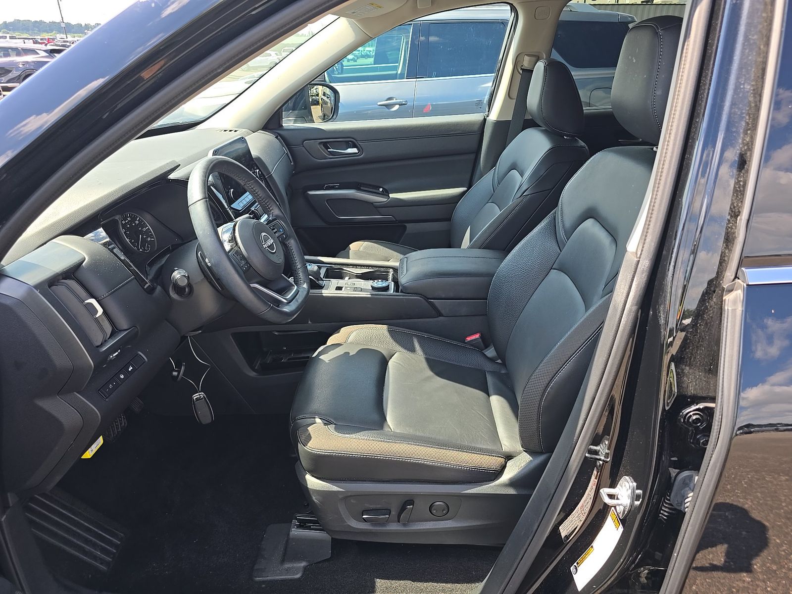 2025 Nissan Pathfinder SL AWD
