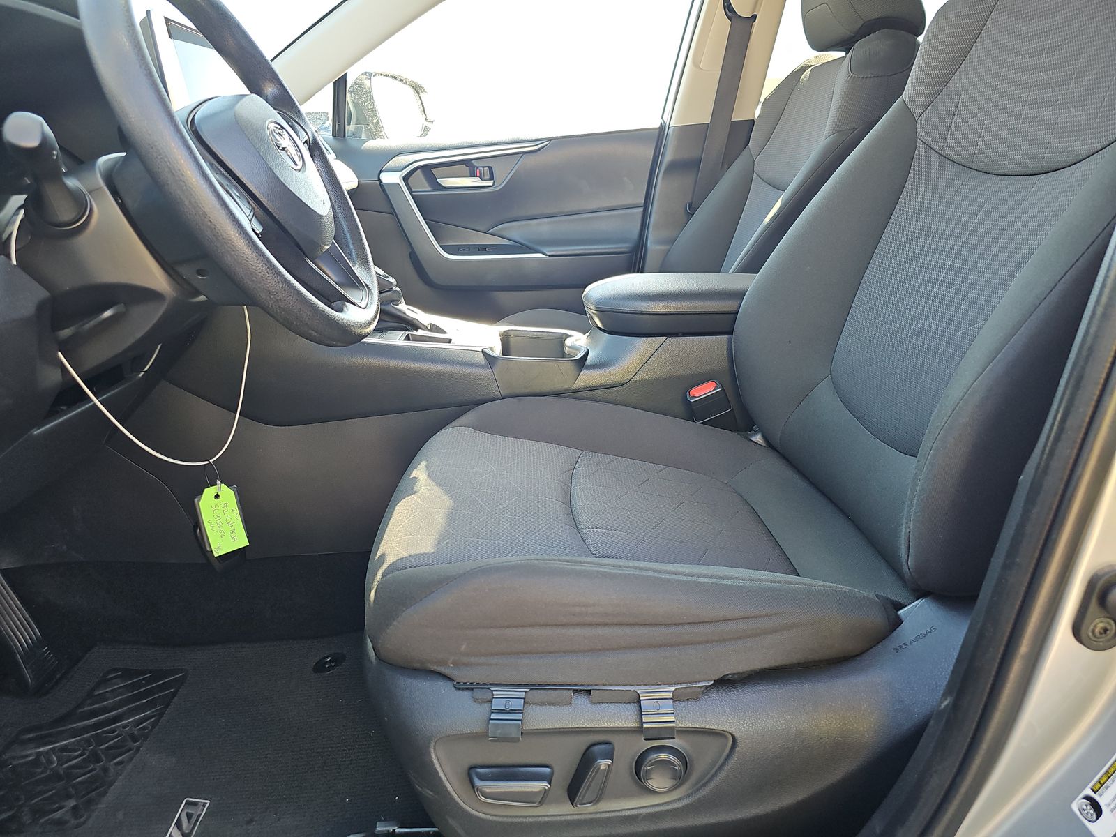 2025 Toyota RAV4 XLE FWD