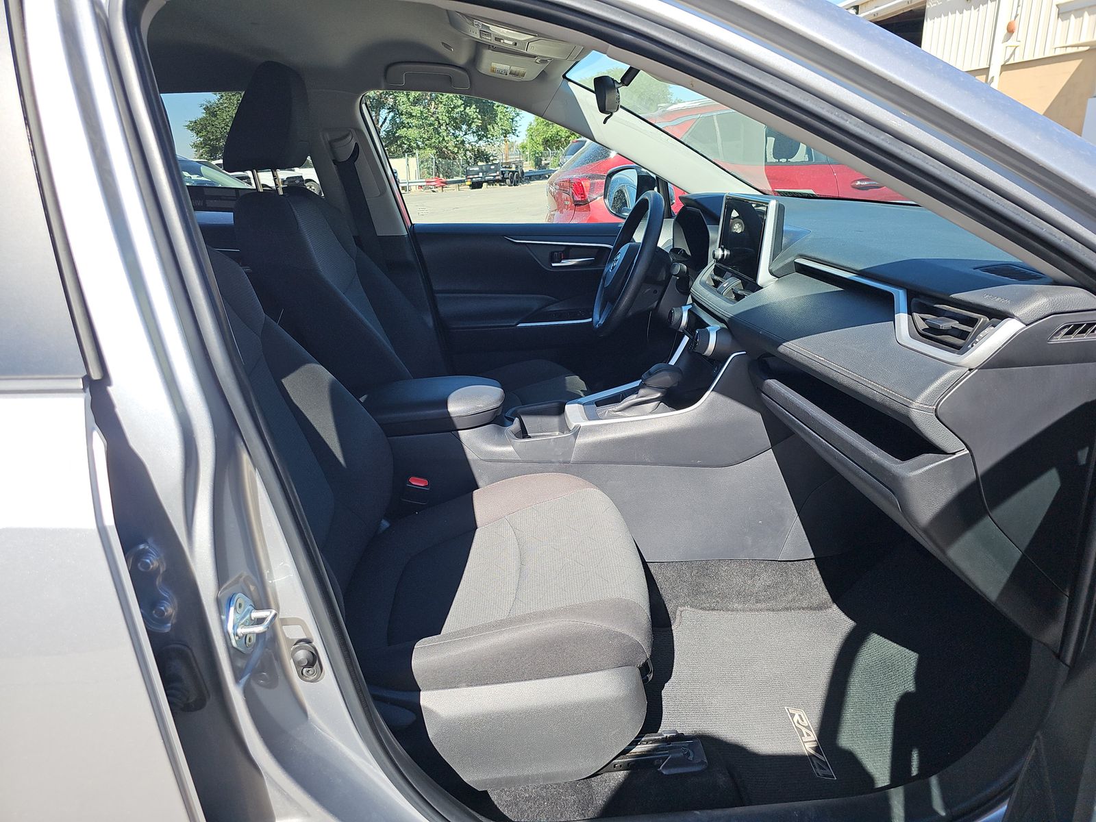 2025 Toyota RAV4 XLE FWD