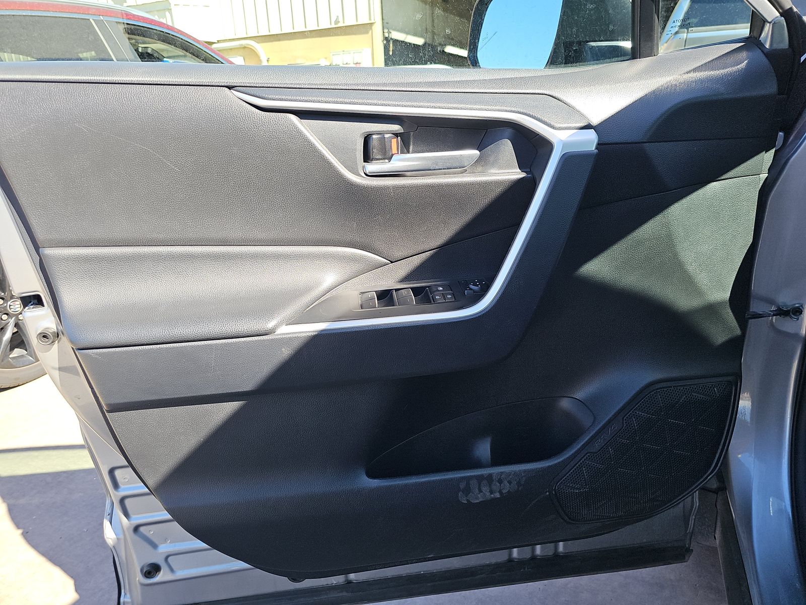 2025 Toyota RAV4 XLE FWD
