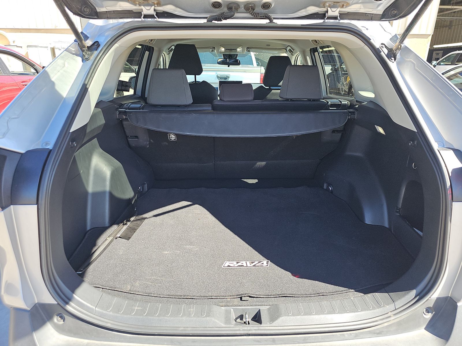 2025 Toyota RAV4 XLE FWD