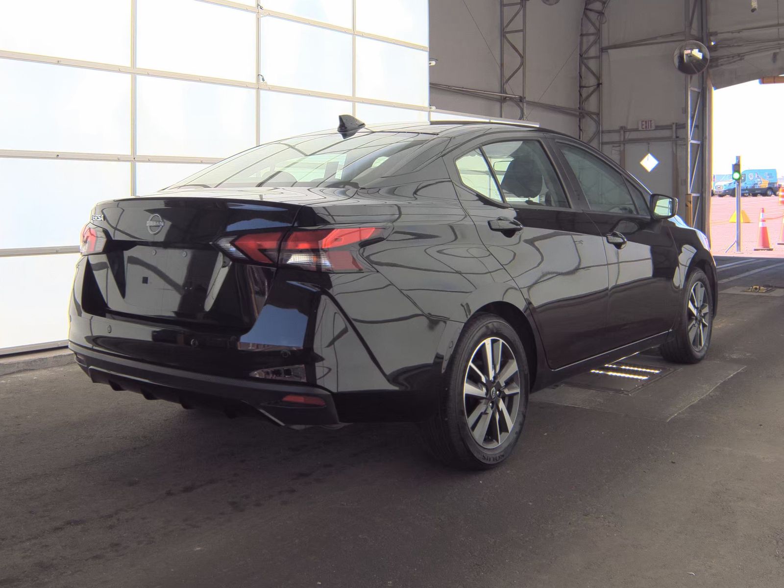 NISSAN VERSA - 6