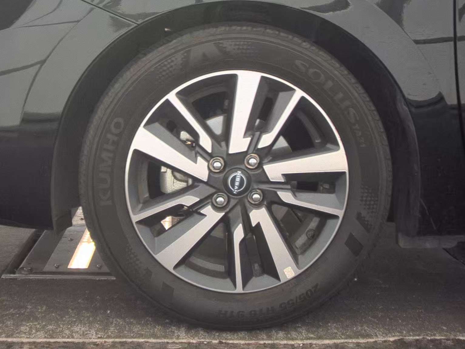 NISSAN VERSA - 10
