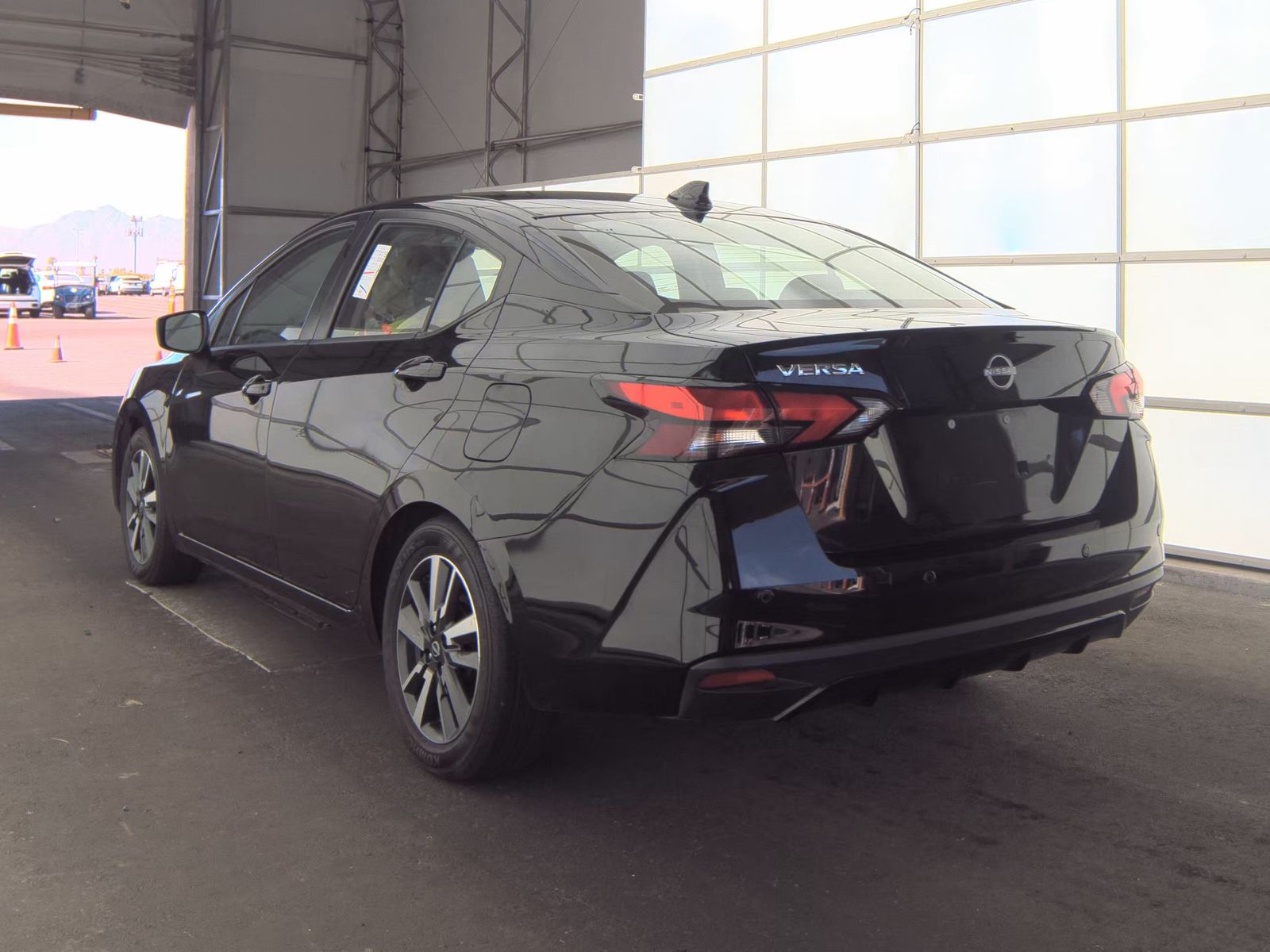 NISSAN VERSA - 9