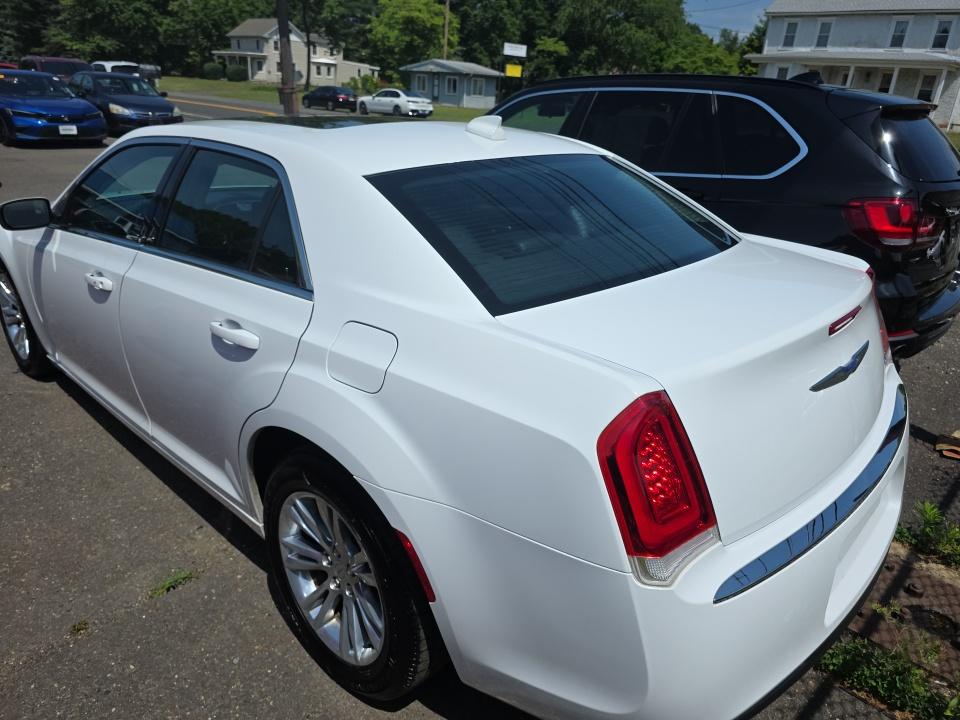 2019 Chrysler 300 Touring RWD