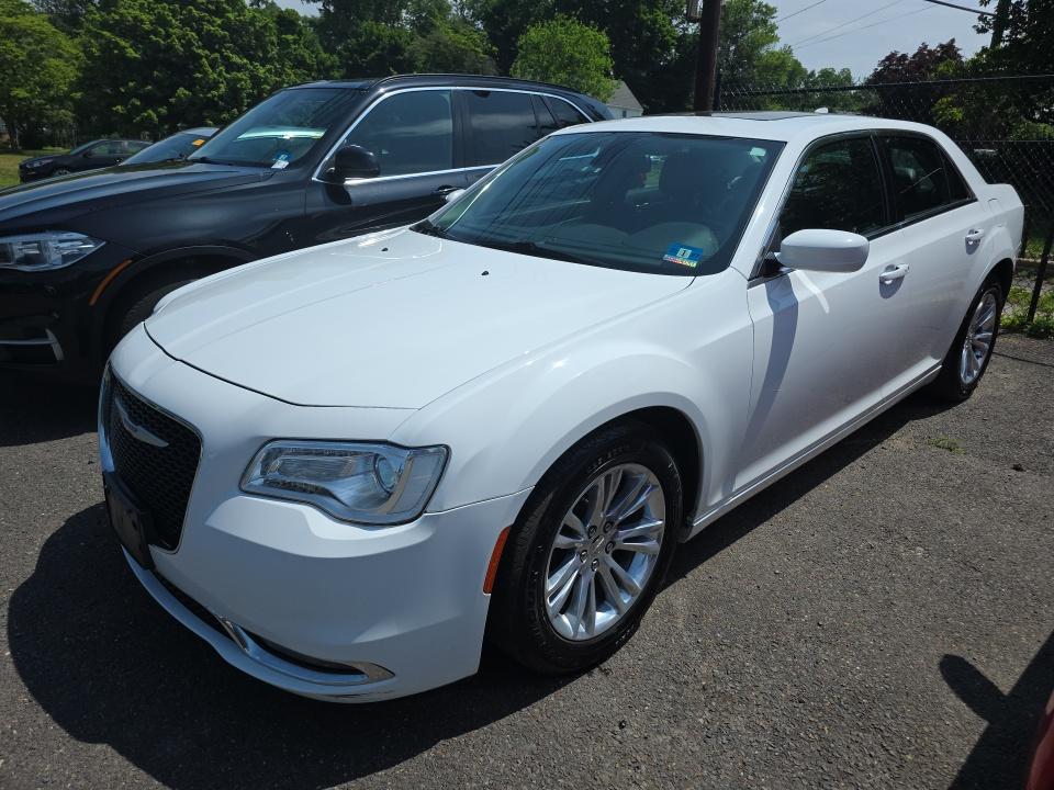 2019 Chrysler 300 Touring RWD