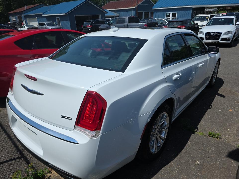 2019 Chrysler 300 Touring RWD