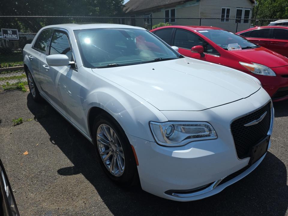 2019 Chrysler 300 Touring RWD