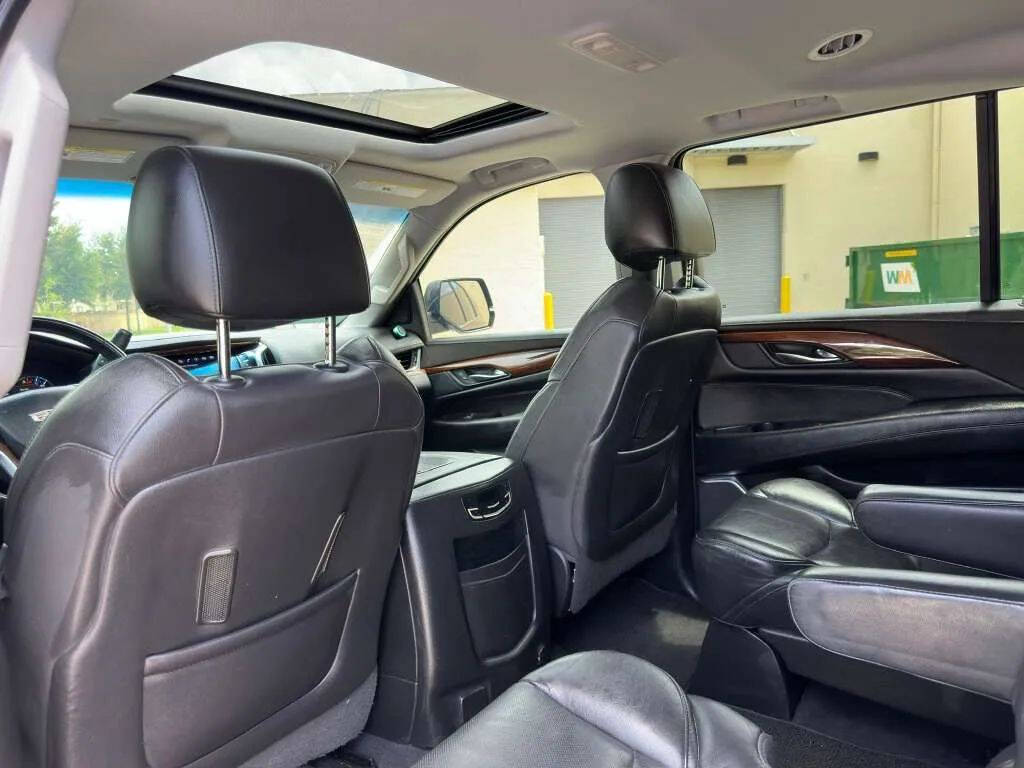 2019 Cadillac Escalade ESV Luxury RWD