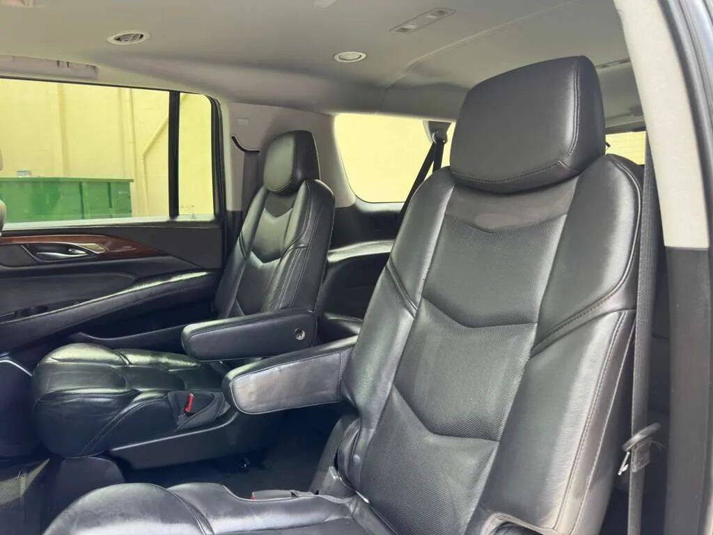 2019 Cadillac Escalade ESV Luxury RWD
