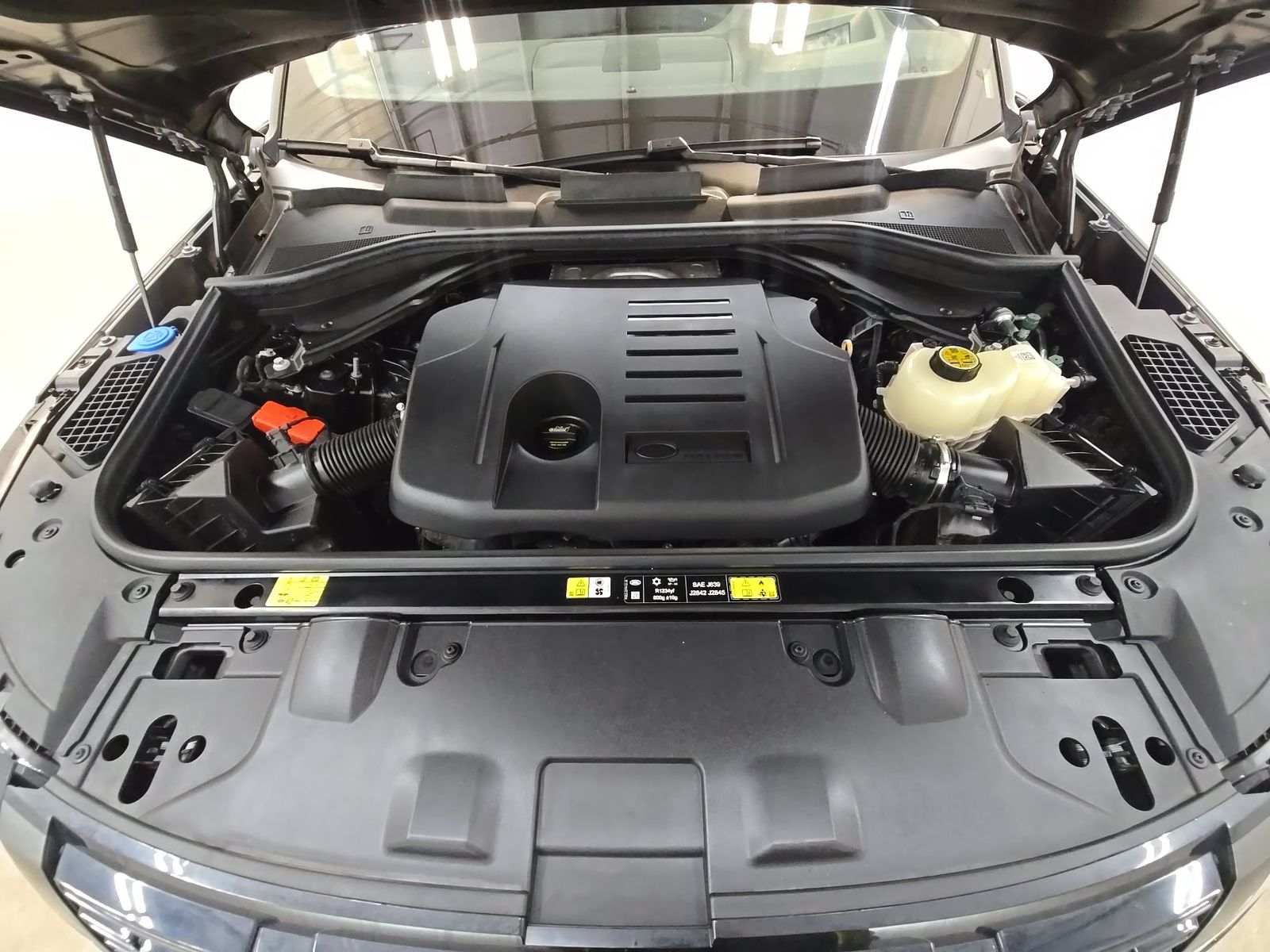2025 Land Rover Range Rover SE AWD