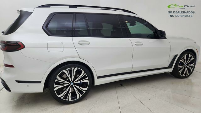 2025 BMW X7 M60i AWD