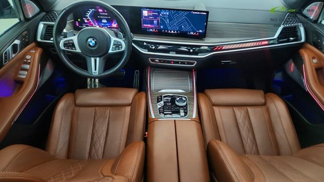 2025 BMW X7 M60i AWD