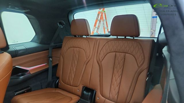 2025 BMW X7 M60i AWD