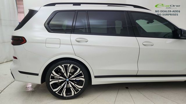2025 BMW X7 M60i AWD