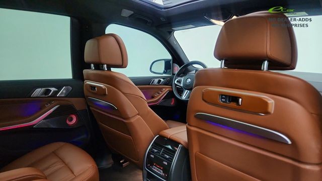 2025 BMW X7 M60i AWD