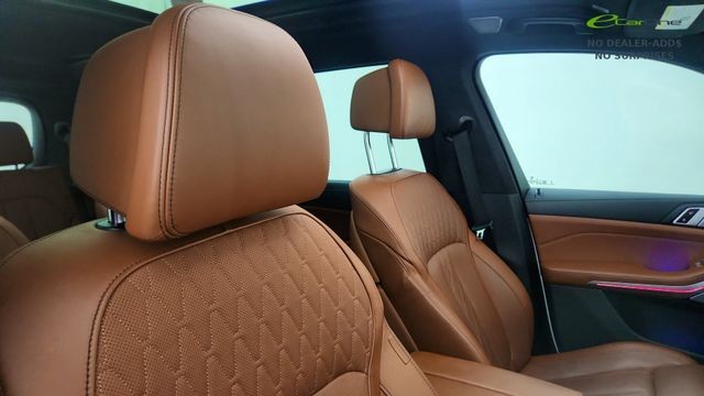 2025 BMW X7 M60i AWD