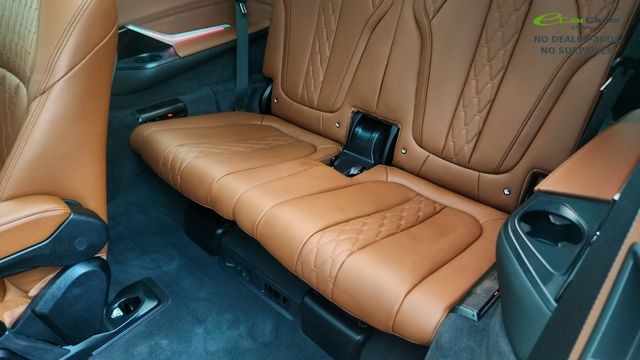 2025 BMW X7 M60i AWD