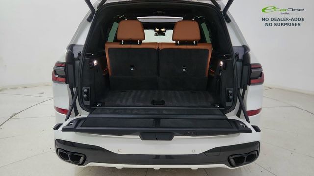 2025 BMW X7 M60i AWD