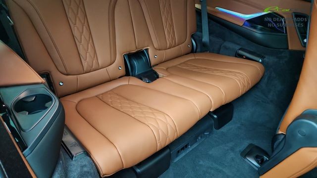 2026 BMW X7 M60i AWD
