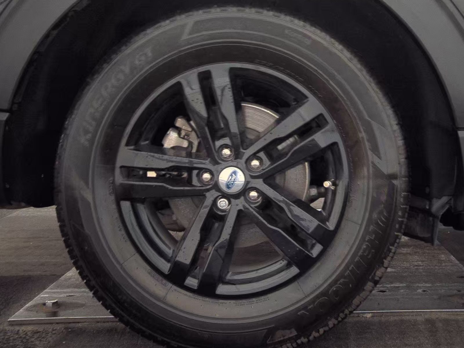 2024 Ford Explorer XLT RWD