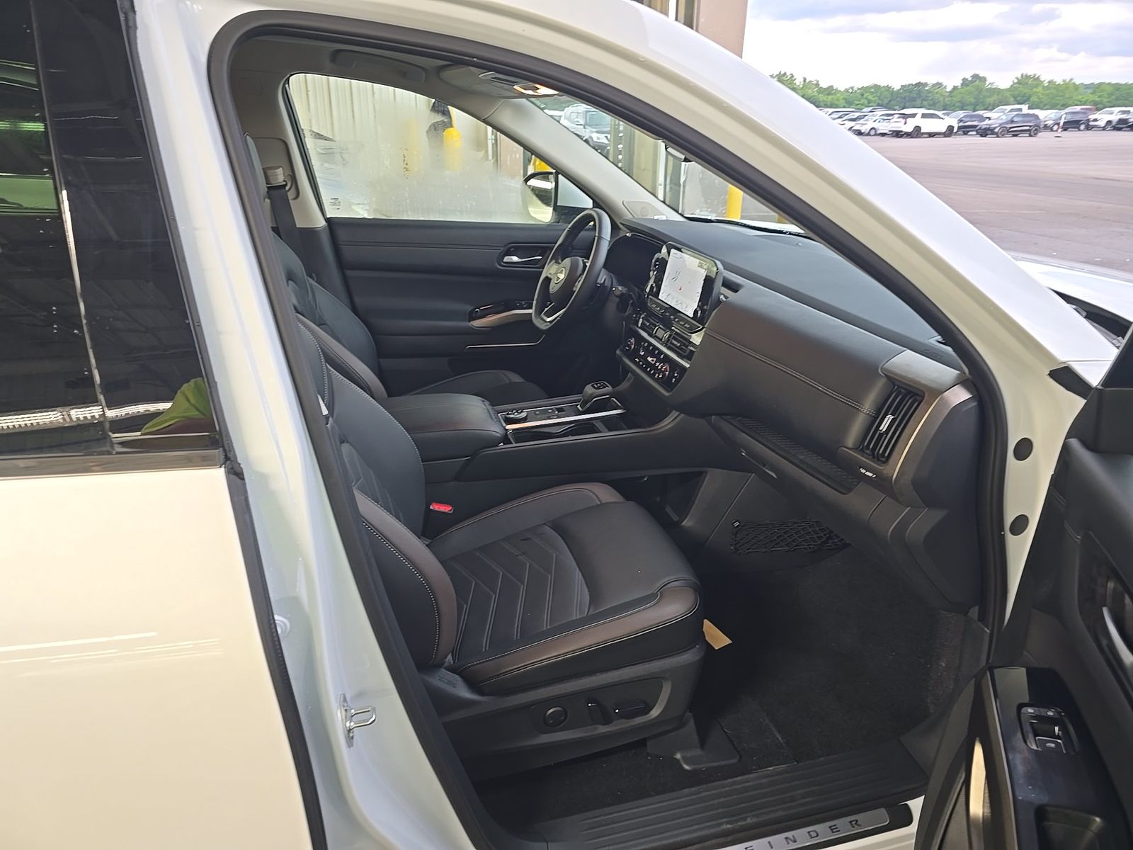 2025 Nissan Pathfinder Platinum AWD