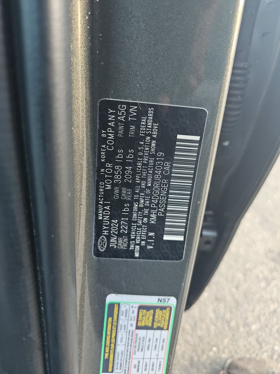 2024 Hyundai Elantra Limited FWD