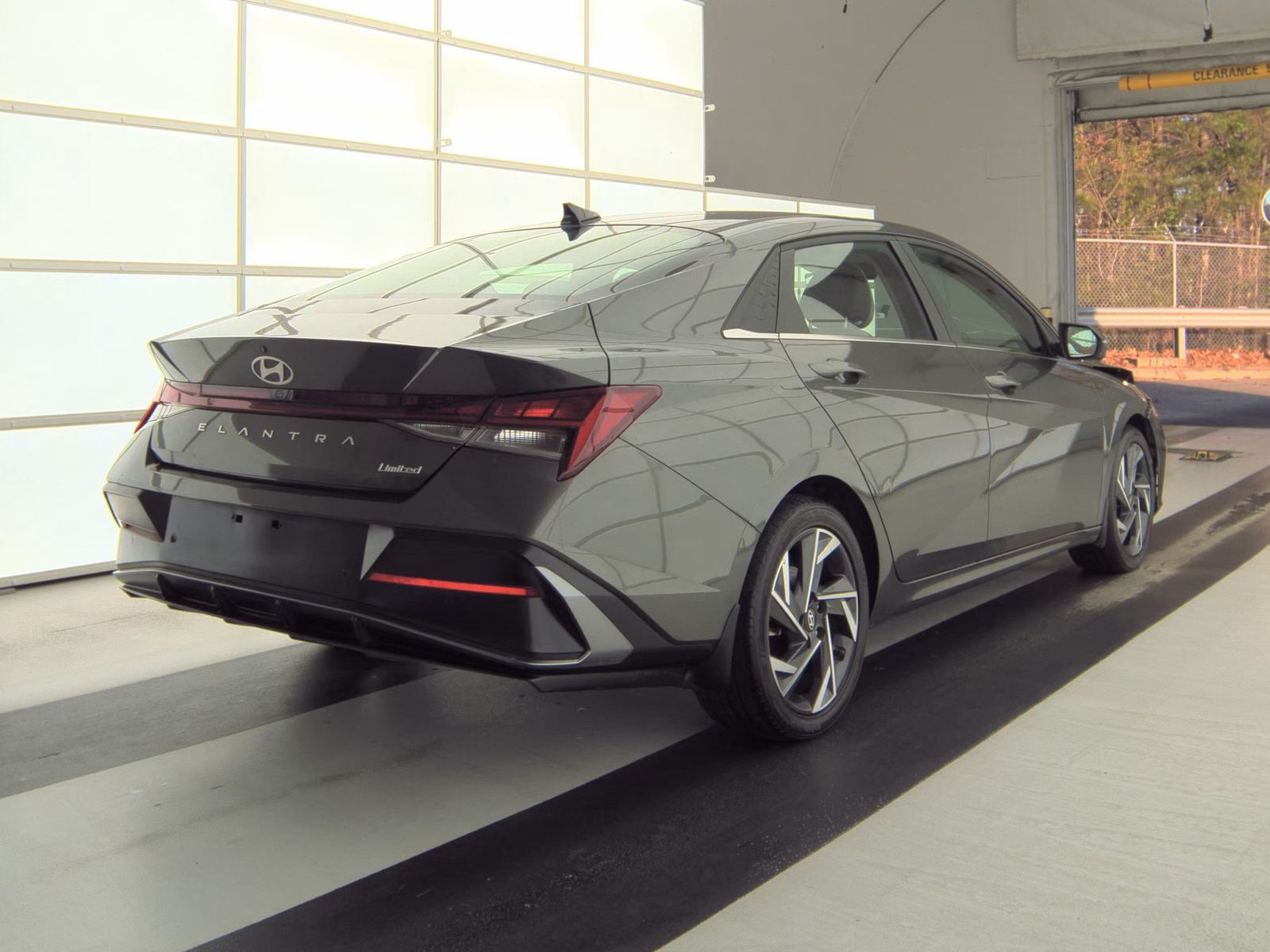 2024 Hyundai Elantra Limited FWD