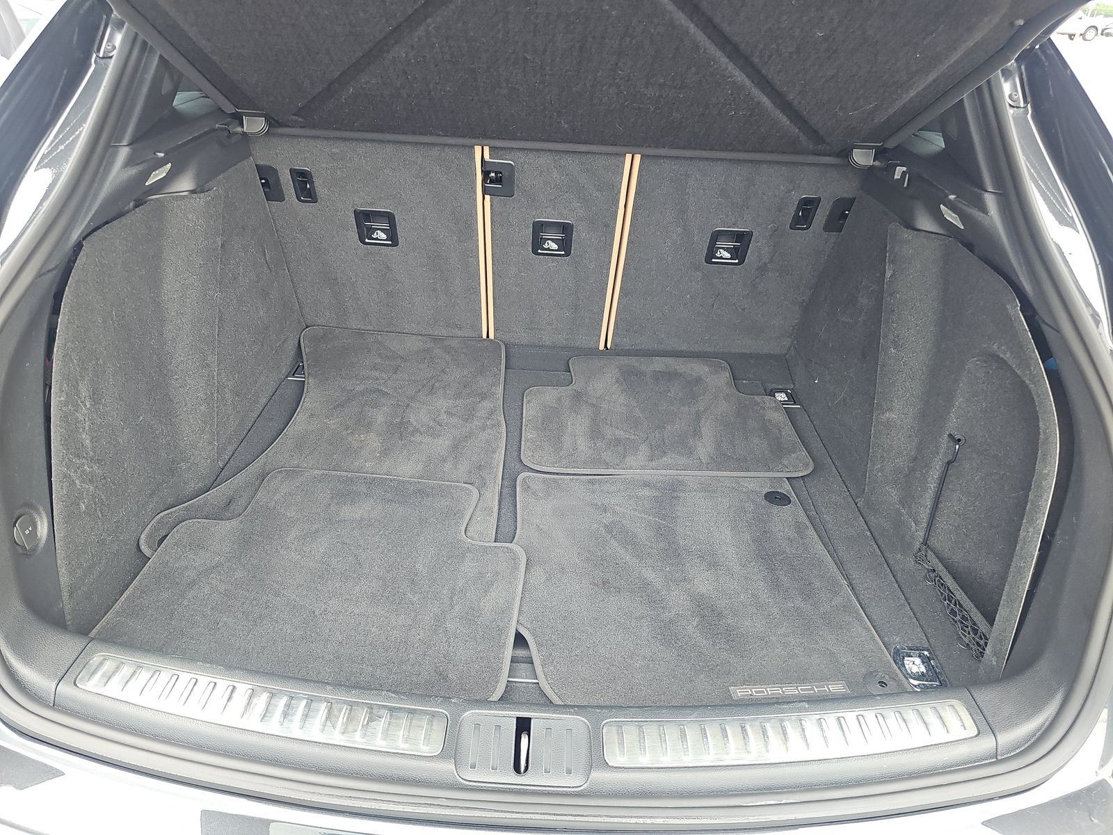 2024 Porsche Macan Base AWD