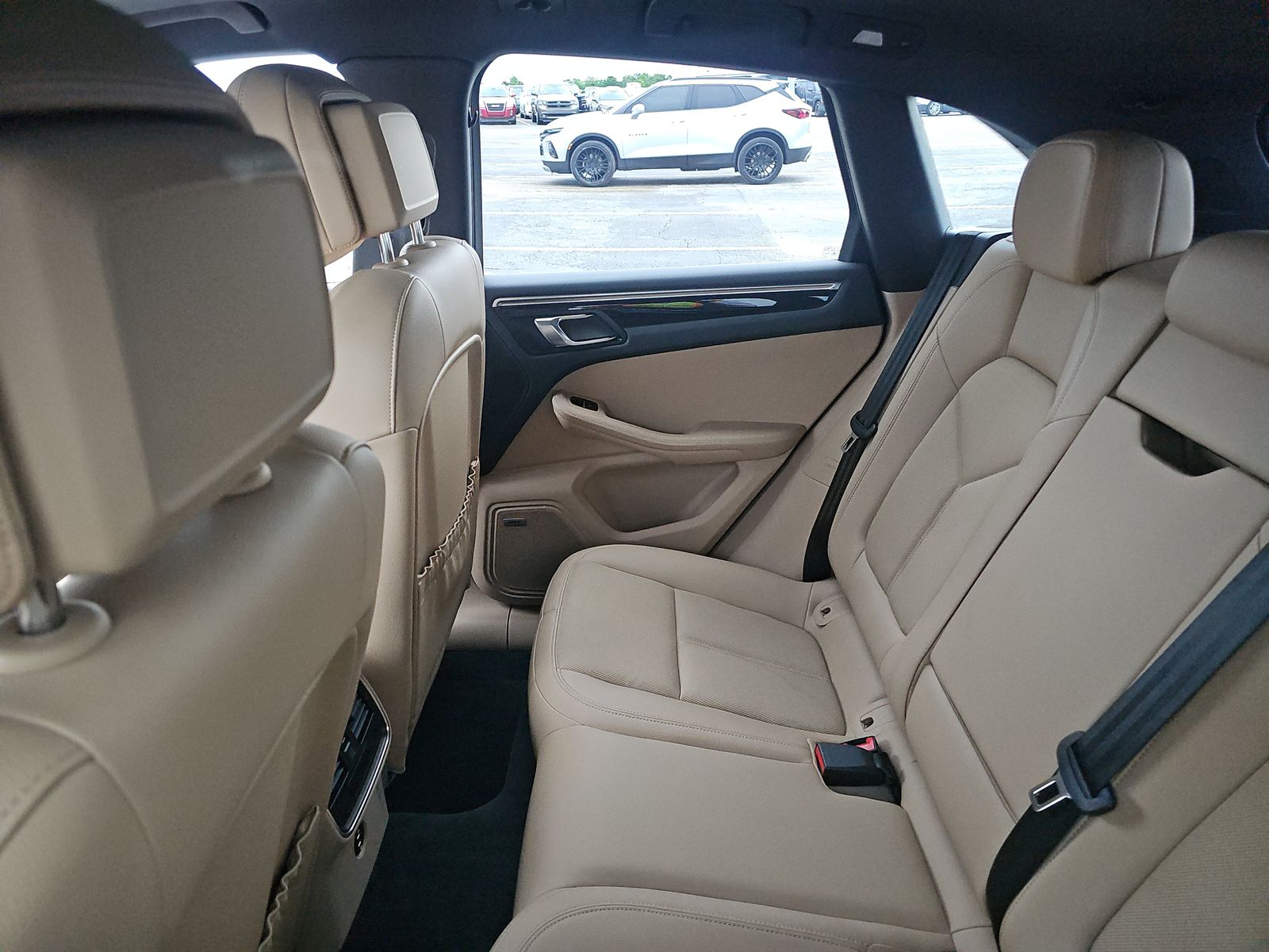 2024 Porsche Macan Base AWD