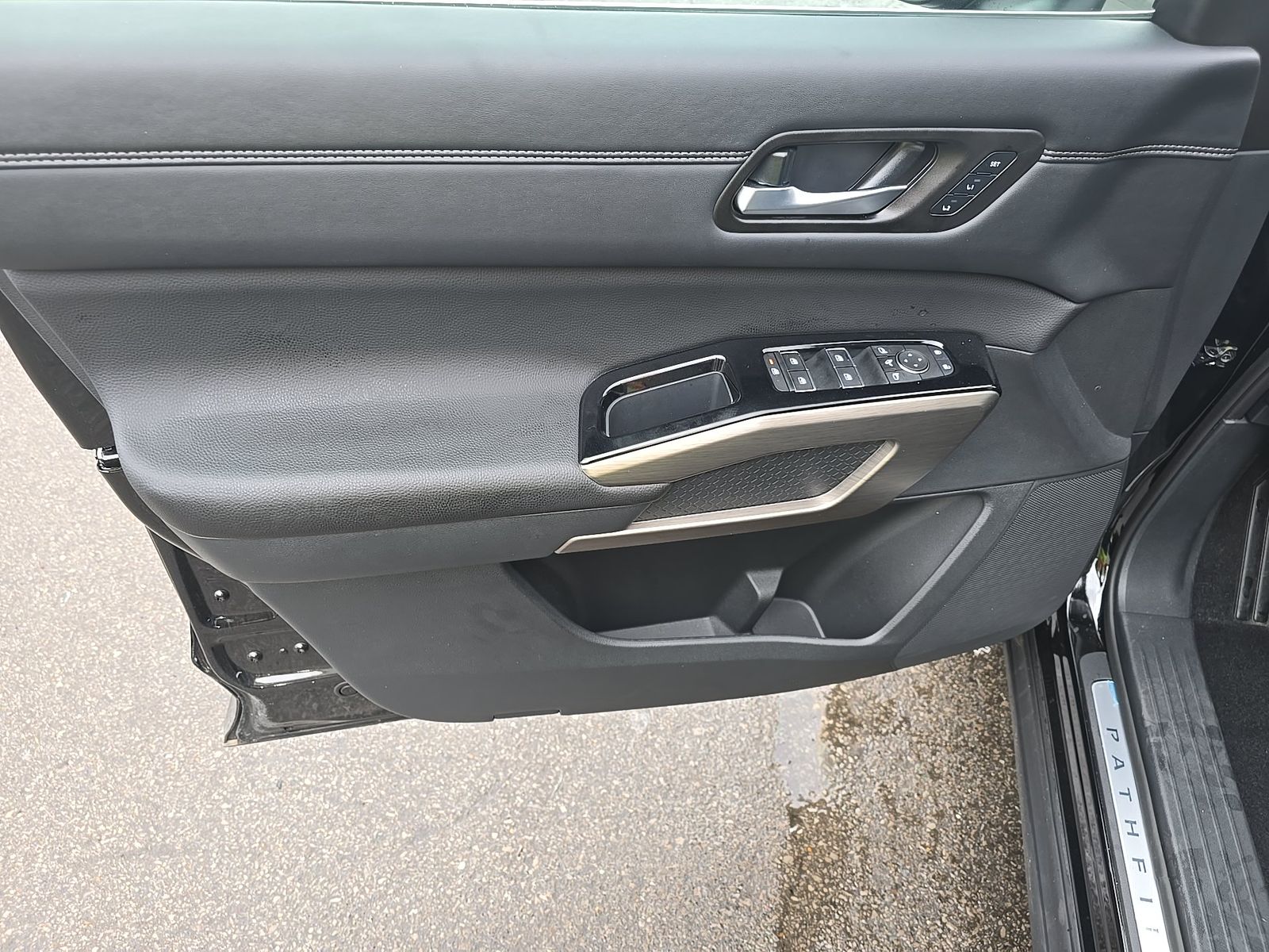 2025 Nissan Pathfinder Platinum FWD