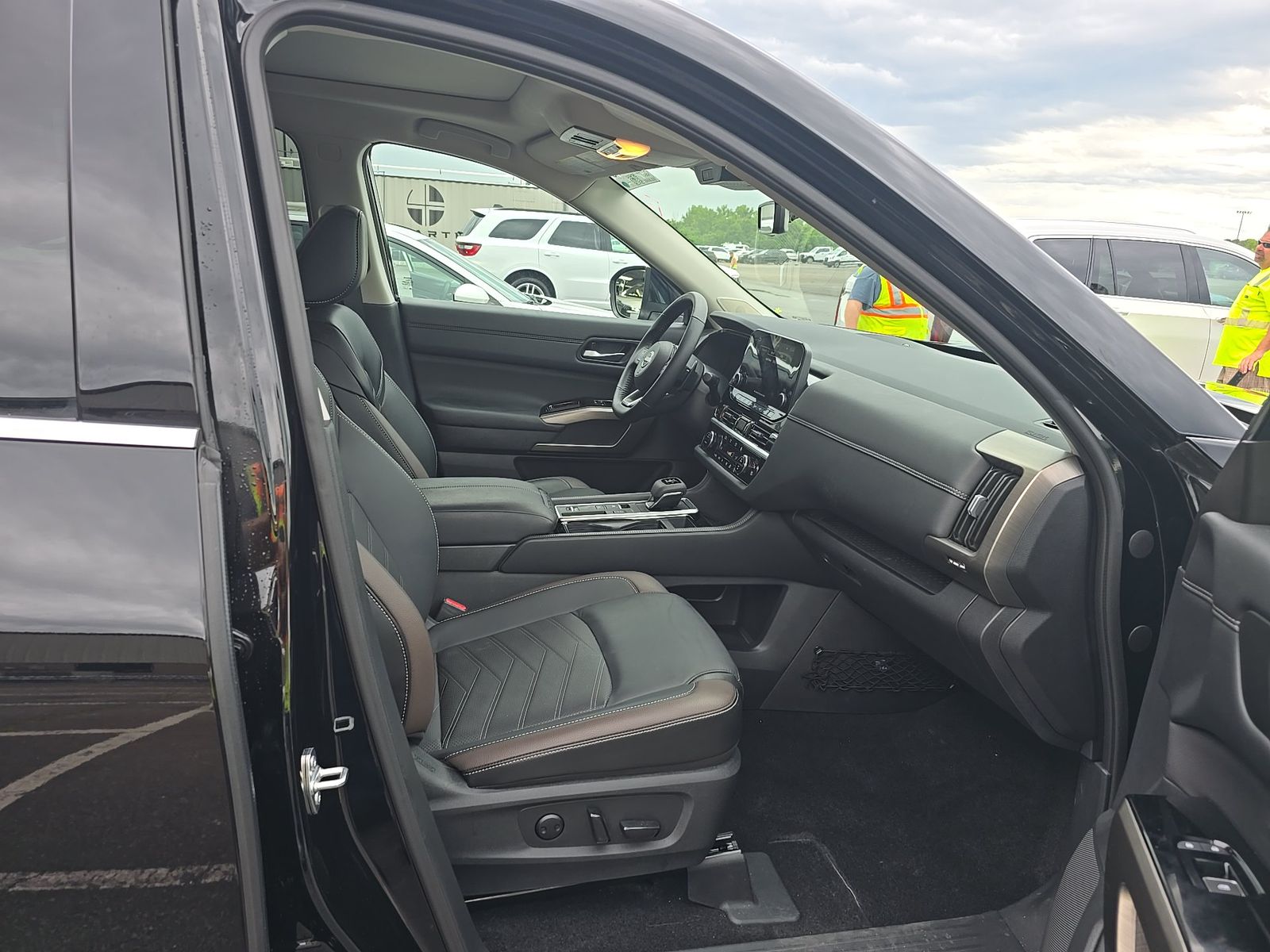 2025 Nissan Pathfinder Platinum FWD