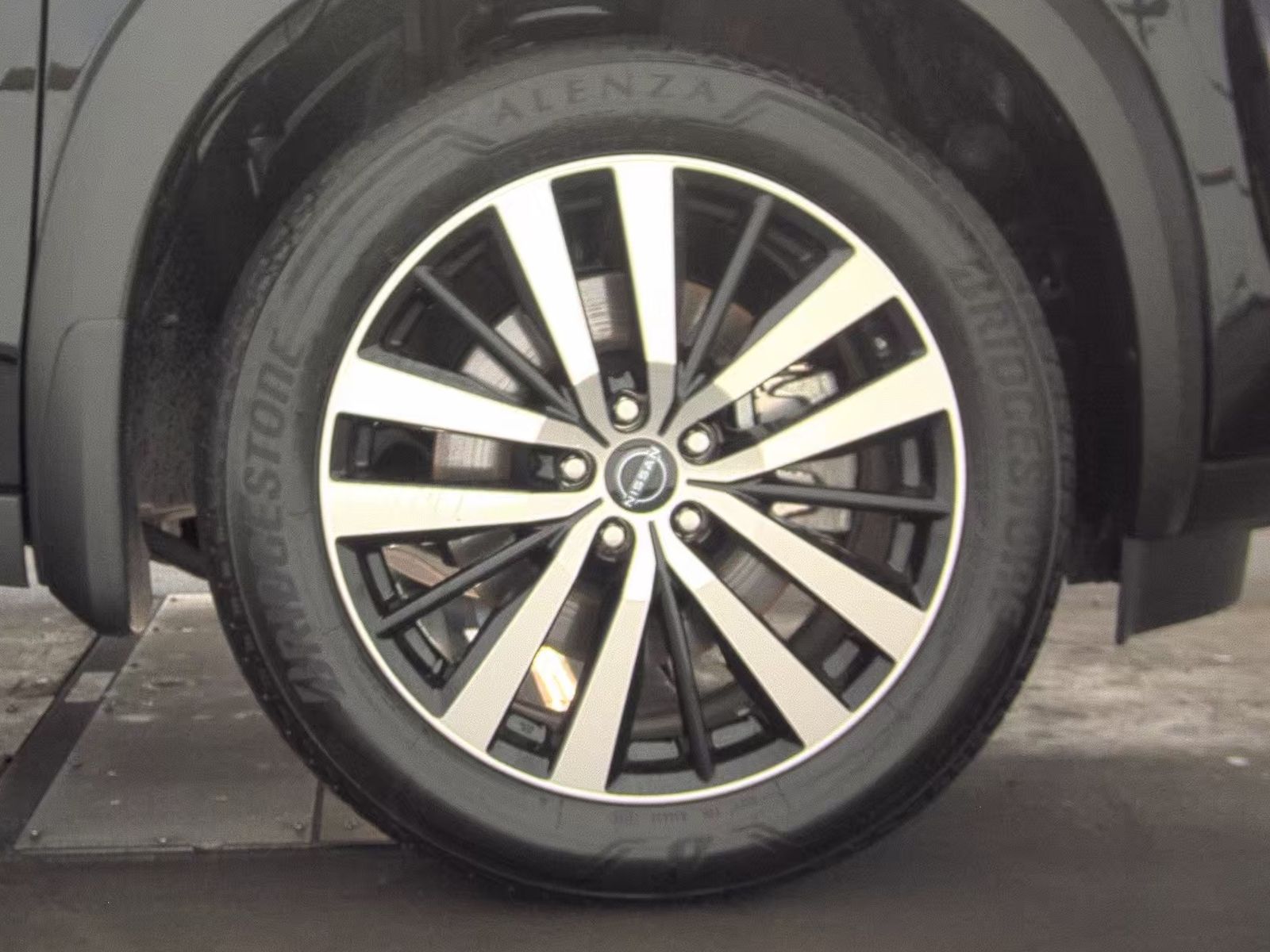 2025 Nissan Pathfinder Platinum FWD