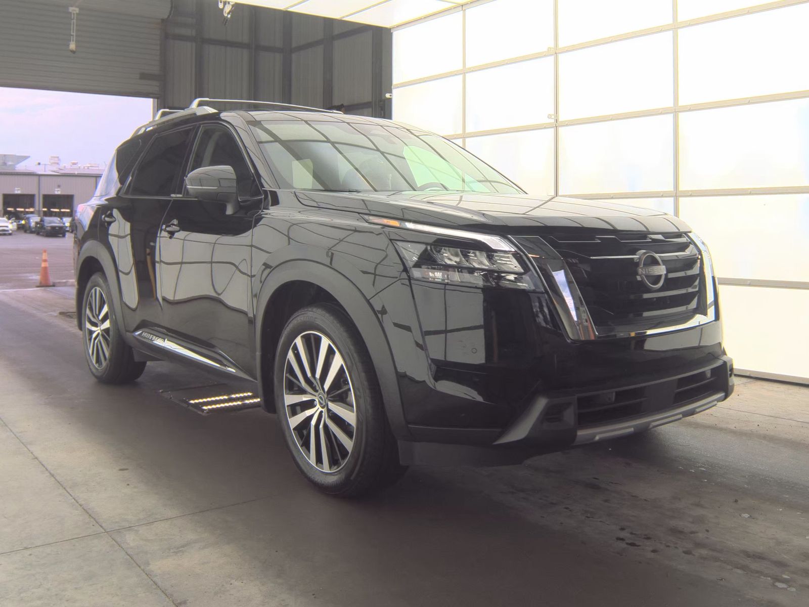 2025 Nissan Pathfinder Platinum FWD